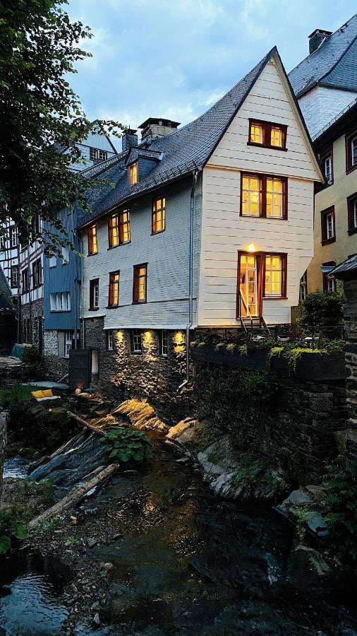 Villa Monschau-Auszeit: Historisch wohnen direkt am Bach Exterior foto